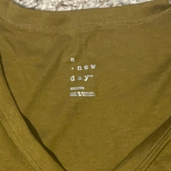 Women’s LS tee, sz M - Picture 2 of 2